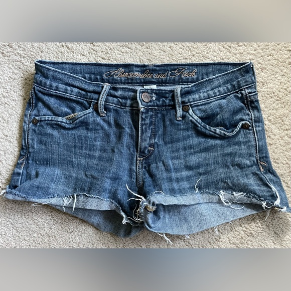 Gently Used!
Abercrombie & Fitch Women’s Denim Shorts, Size 2 - Picture 2 of 5